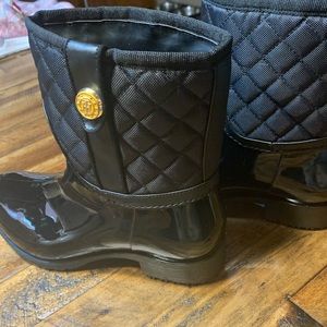 NWT: Tommy Hilfiger all-weather black boots